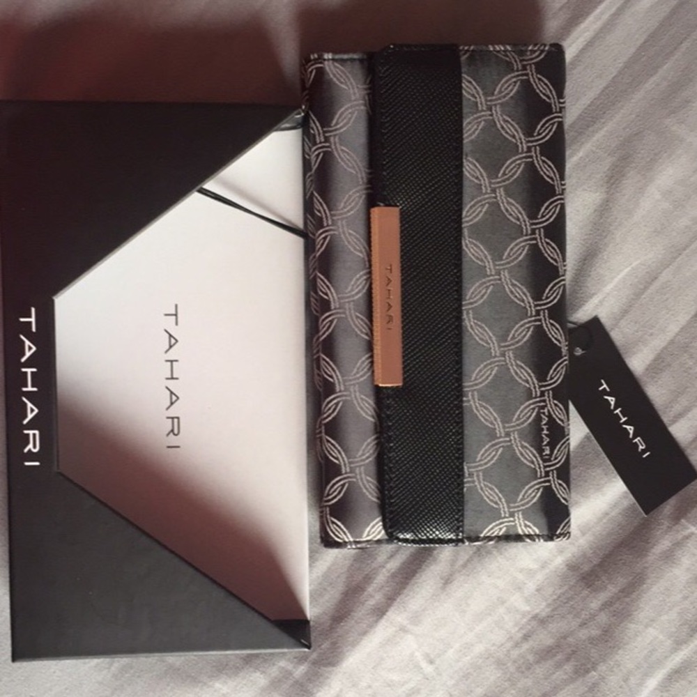 TAHARI purse